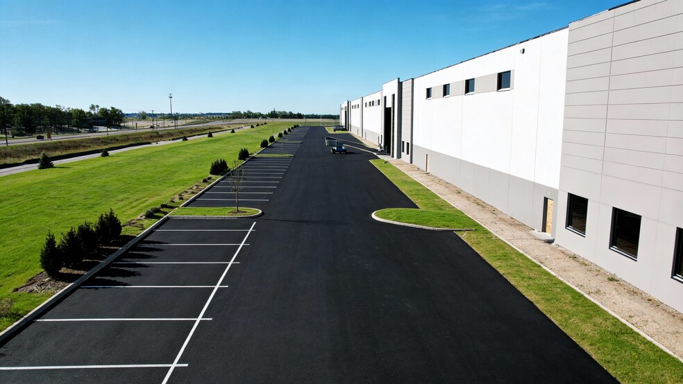 More Photos Of 110 Momentum Dr, Janesville Warehouse For Lease