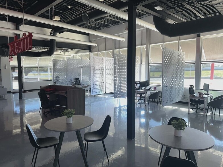 More Photos Of 400 N Riverside Dr, Fort Worth Auto Dealership For Lease