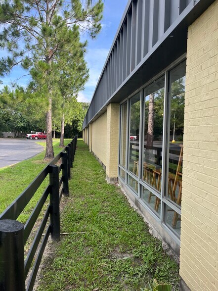 More Photos Of 5585 University Blvd W, Jacksonville Storefront Retail Office For Sale