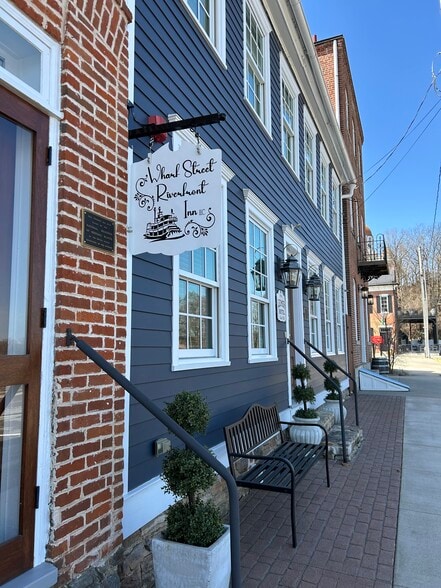 More Photos Of 208-210 Wharf St, Hermann Hospitality For Sale