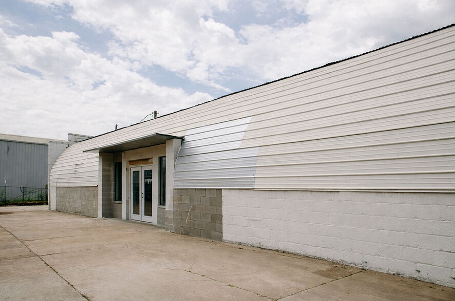 More Photos Of 563 W Martin Luther King Blvd, Fayetteville Freestanding For Lease