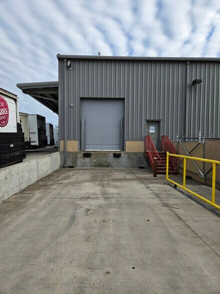 More Photos Of 1516 Ferguson Ln, Austin Light Distribution For Lease