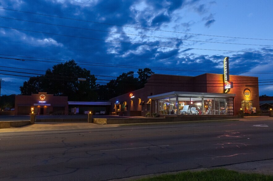 More Photos Of 10601 Commerce St, Summerville Auto Dealership For Sale