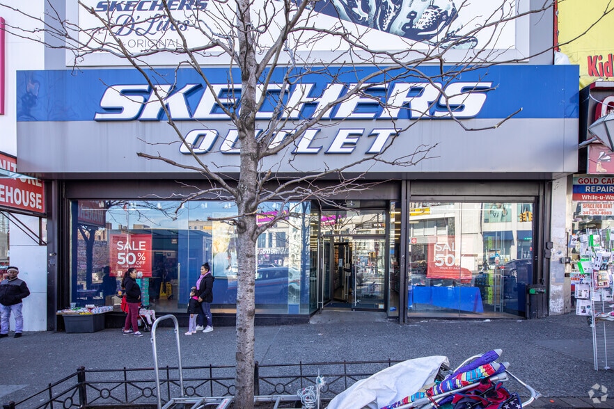 More Photos Of 300-304 E Fordham Rd, Bronx Storefront For Lease