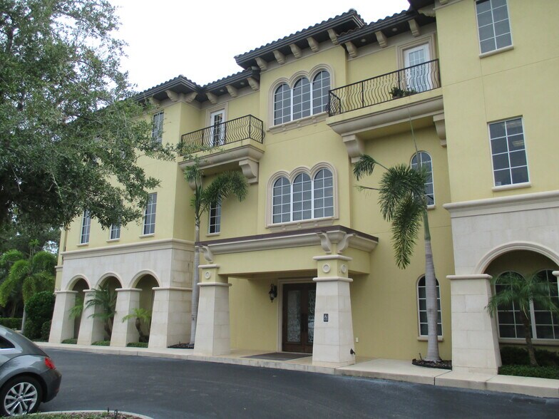 More Photos Of 2641 Fruitville Rd, Sarasota Medical For Sale