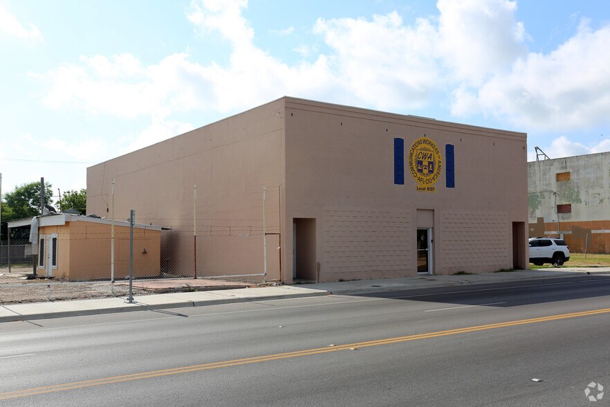 More Photos Of 1210 S Staples St, Corpus Christi Office For Sale