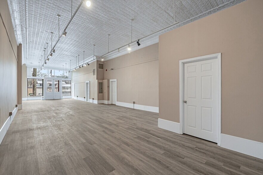 More Photos Of 24 #3 South Andrews Ave, Hot Springs Office For Sale