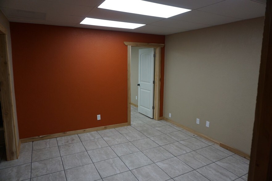 More Photos Of 902 Kck Way, Cedar Hill Distribution For Sale