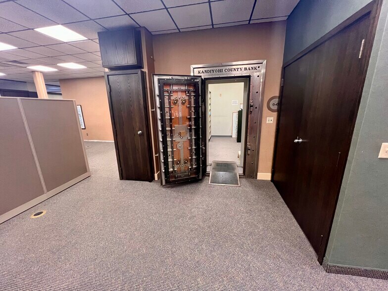 More Photos Of 302 5th St SW, Willmar Office For Sale