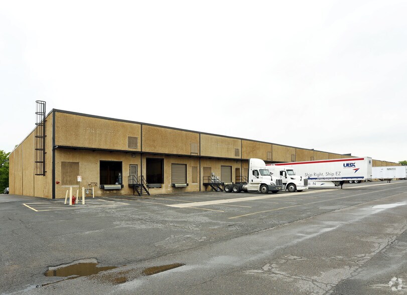 More Photos Of 2761-2918 Huntley Dr, Memphis Distribution For Lease