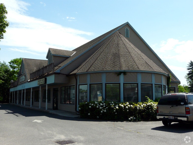 More Photos Of 16-24 Arnold Ave, Springfield Freestanding For Lease