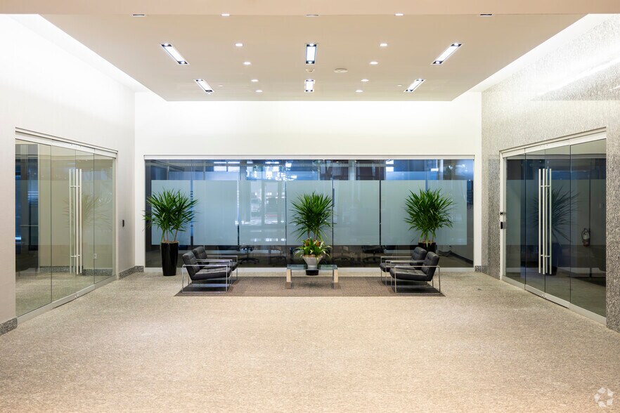 More Photos Of 25025 N I-45 Fwy, The Woodlands Office For Lease
