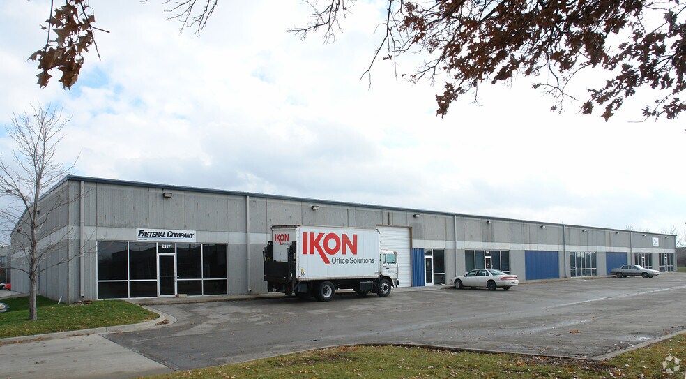 More Photos Of 2101 Dixon St, Des Moines Light Distribution For Lease