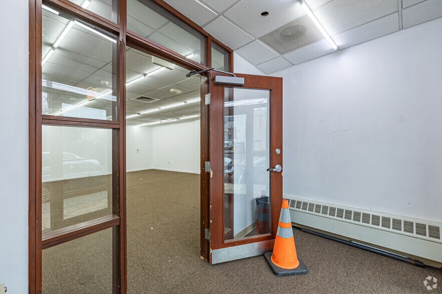 More Photos Of 201 N Wood Ave, Linden Bank For Lease