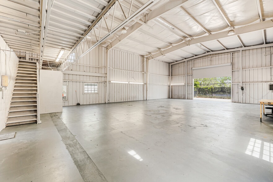 More Photos Of 1911 Dana Dr, Fort Myers Warehouse For Sale