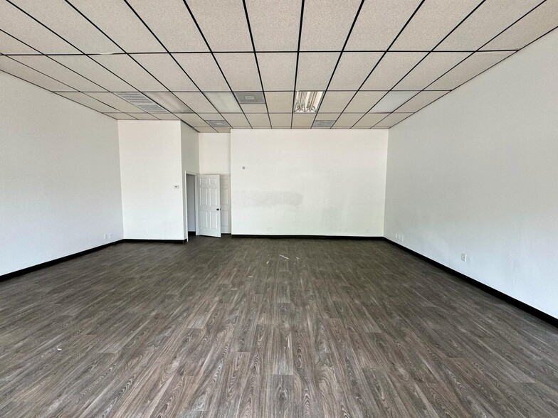 More Photos Of 8600-8602 Broadway St, Houston General Retail For Lease