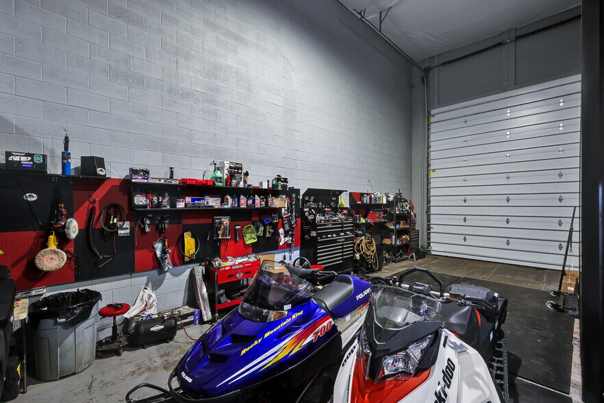More Photos Of 7168 N Government Way, Dalton Gardens Warehouse For Sale