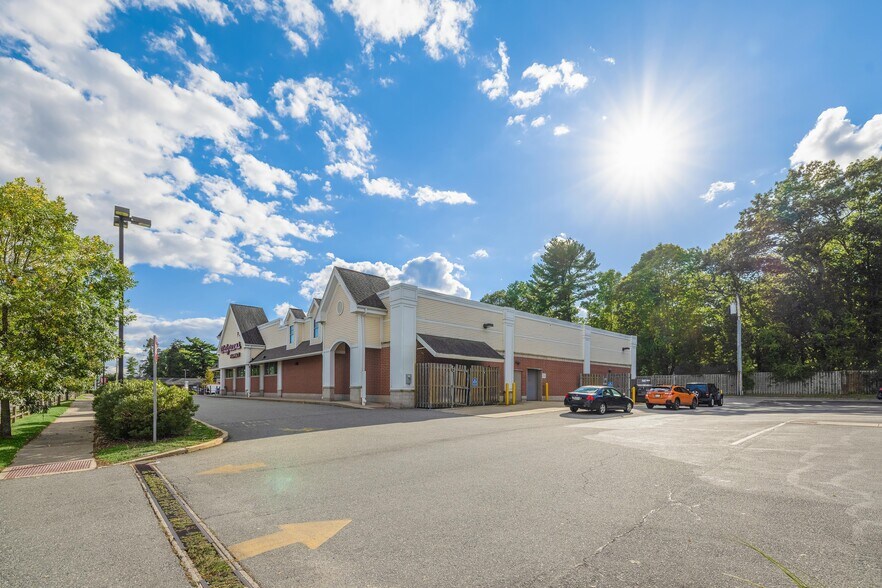 More Photos Of 158 Main St, North Reading Drugstore For Sale