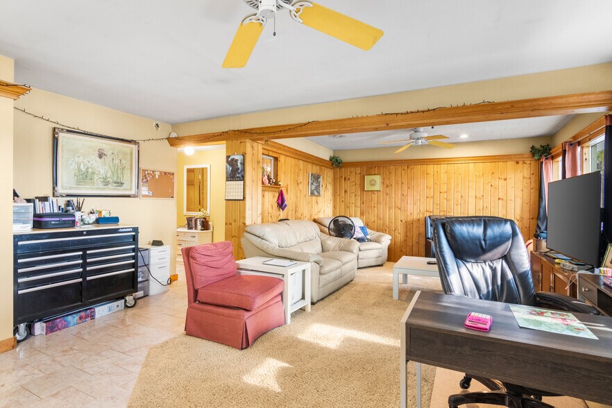 More Photos Of 4871 U.S. 31, Eastport Hotel For Sale