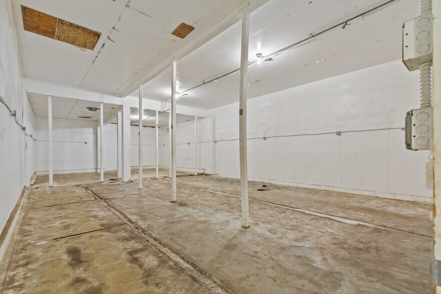 More Photos Of 6835 Tujunga Ave, North Hollywood Warehouse For Sale