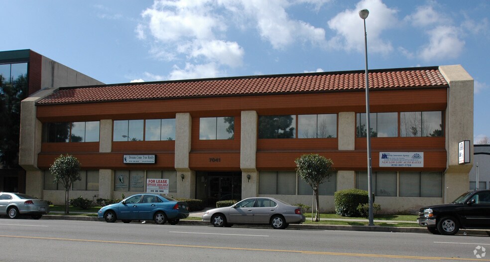 More Photos Of 7041 Owensmouth Ave, Canoga Park Office For Sale