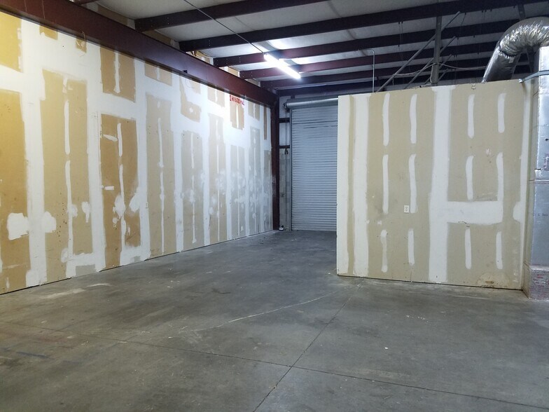 More Photos Of 5875 Mining Ter, Jacksonville Unknown For Lease