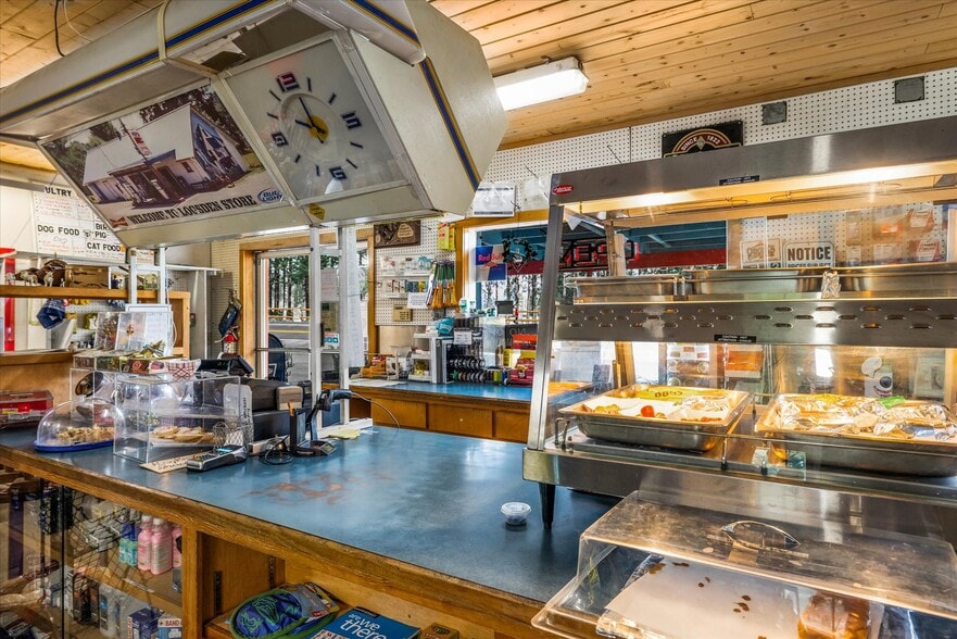 More Photos Of 7550 Logsden Rd, Logsden Convenience Store For Sale