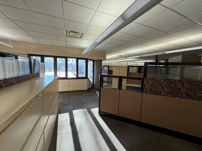 More Photos Of 14615 Lone Oak Rd, Eden Prairie Office For Sale