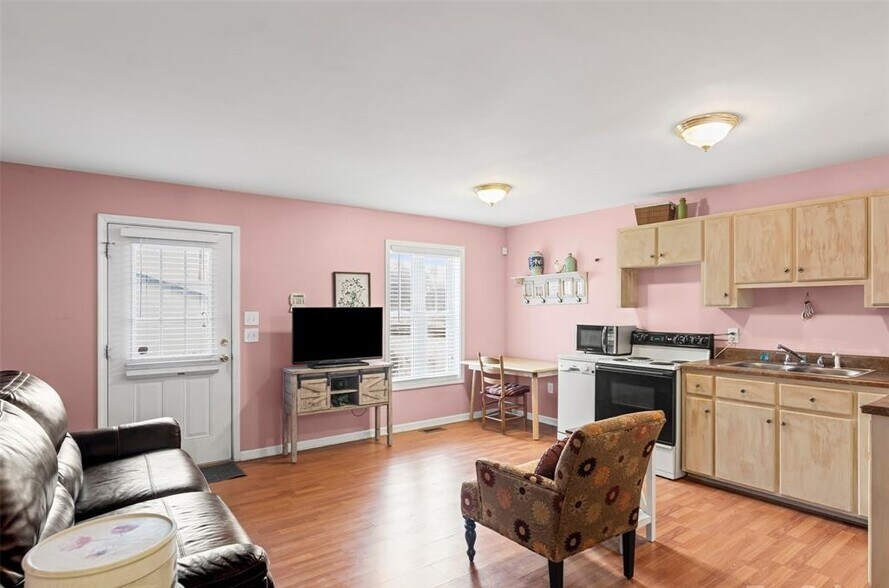 More Photos Of 4423 Railroad Ave, Harrisburg Office For Sale