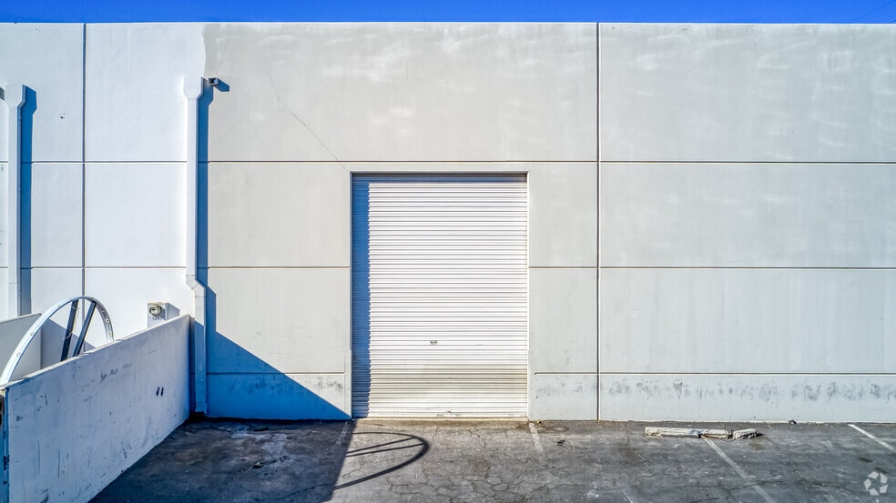 More Photos Of 1997 Whitney Mesa Dr, Henderson Warehouse For Sale