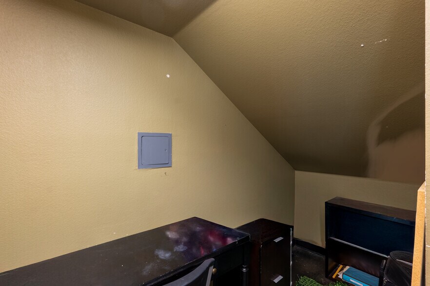 More Photos Of 207 E Byron Nelson Blvd, Roanoke Storefront Retail Office For Sale