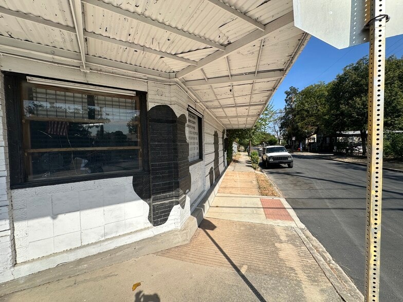 More Photos Of 1720 S Presa St, San Antonio Freestanding For Sale