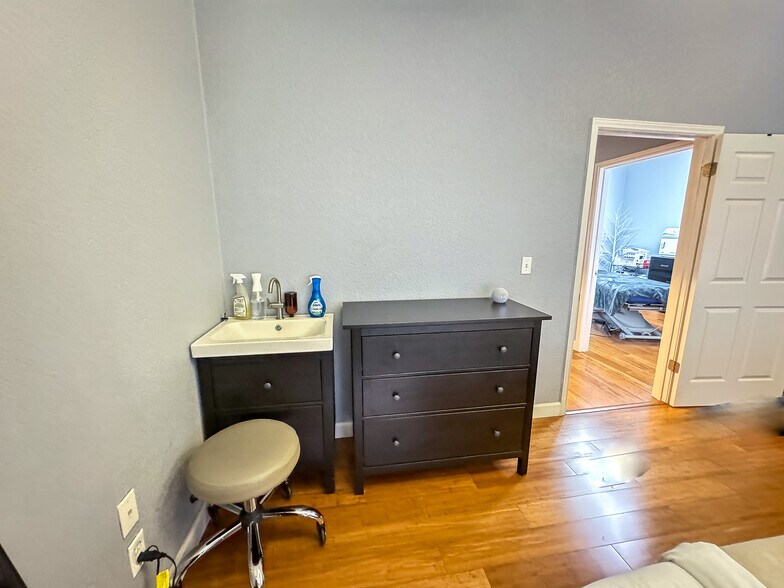 More Photos Of 600 Round Rock West, Round Rock Office For Lease