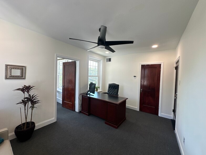 More Photos Of 600 S White Horse Pike, Audubon Medical For Lease