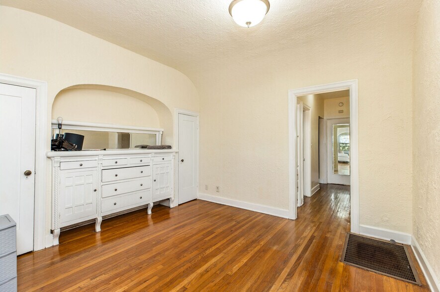 More Photos Of 1707 S Bonnie Brae St, Los Angeles Apartments For Sale