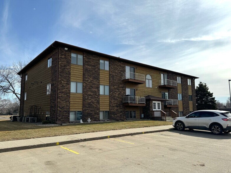 More Photos Of 2021 N Kimball St, Mitchell Apartments For Sale