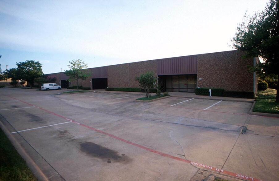 More Photos Of 624 Haggard St, Plano Light Manufacturing For Lease