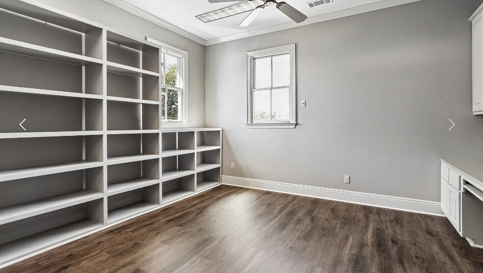 More Photos Of 506 Water St, Madisonville Office For Sale