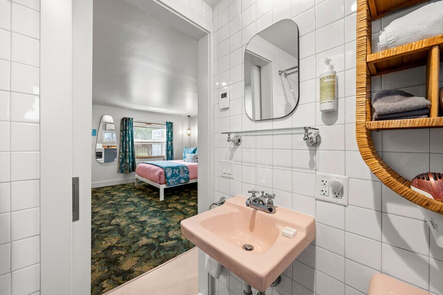 More Photos Of 741 Ocean Blvd, Rye Hotel For Sale