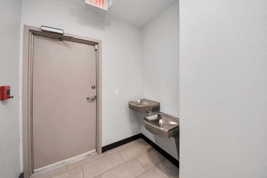 More Photos Of 6536 Greatwood Pky, Sugar Land Office For Sale