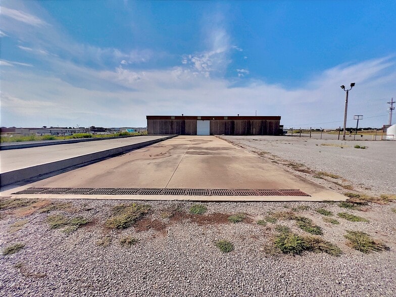 More Photos Of 1717 S 28th St, Clinton Distribution For Lease