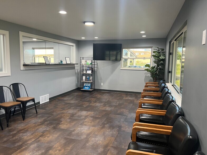 More Photos Of 1050 Oakdale Rd, Oakdale Office For Sale