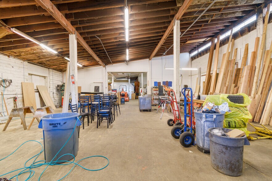 More Photos Of 2150 Cross St, Eugene Service For Lease