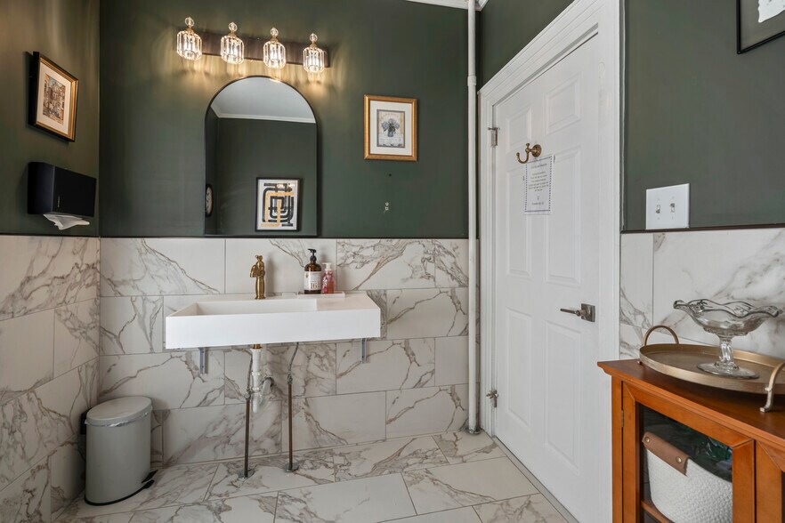 More Photos Of 113 tindall Rd, Middletown Office For Sale