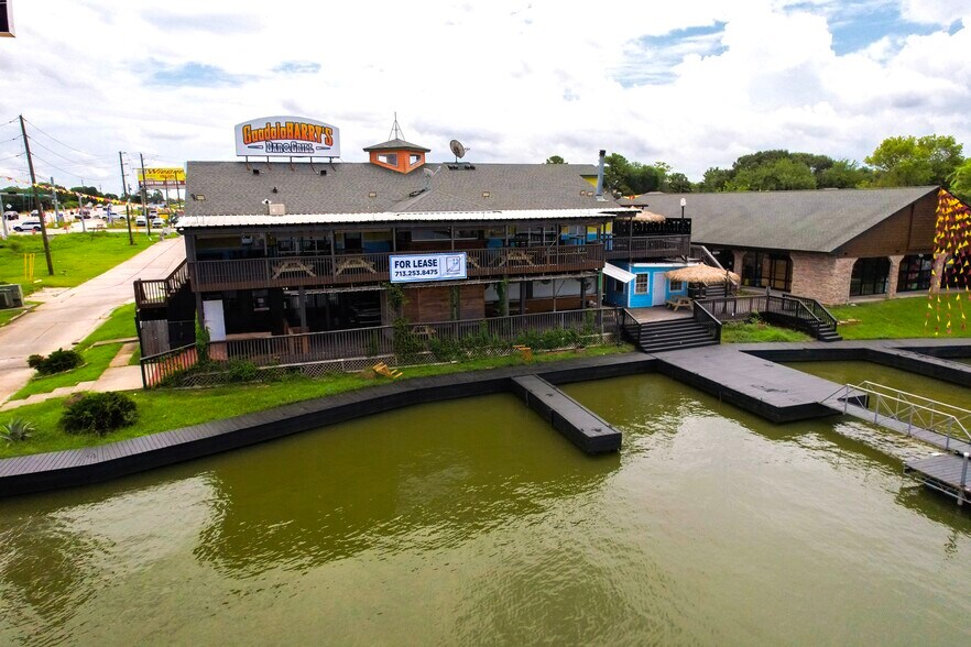 More Photos Of 12947 Lake Conroe Hills Dr, Willis Restaurant For Lease