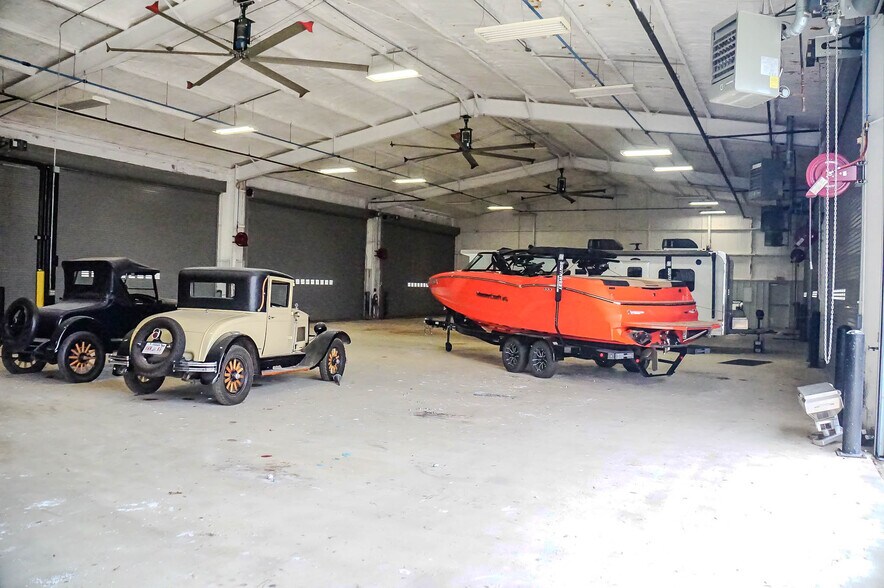More Photos Of 3015 Fort Worth Hwy, Hudson Oaks Auto Dealership For Lease