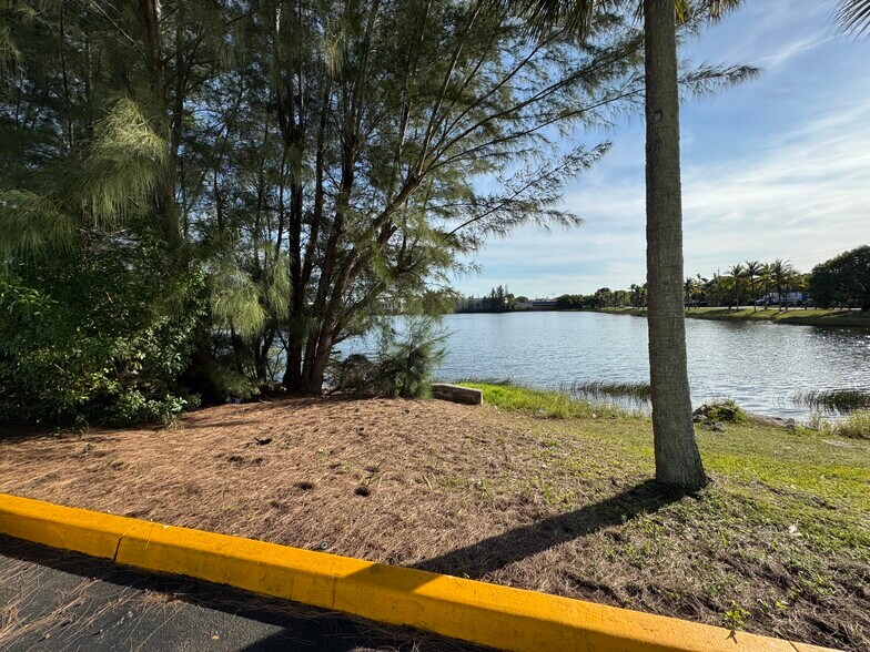 More Photos Of 4005 NW 114th Ave, Doral Business Park For Lease