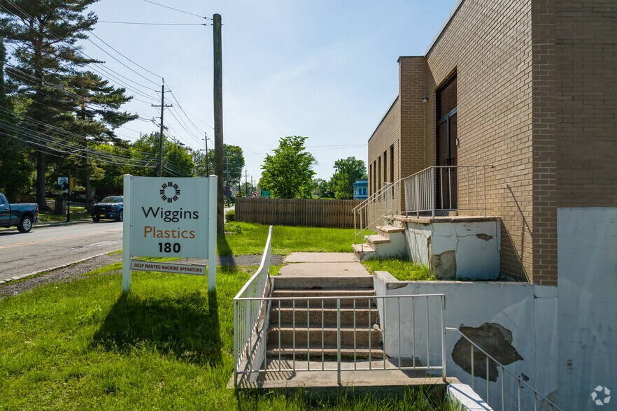 More Photos Of 180 Kingsland Rd, Clifton Warehouse For Lease