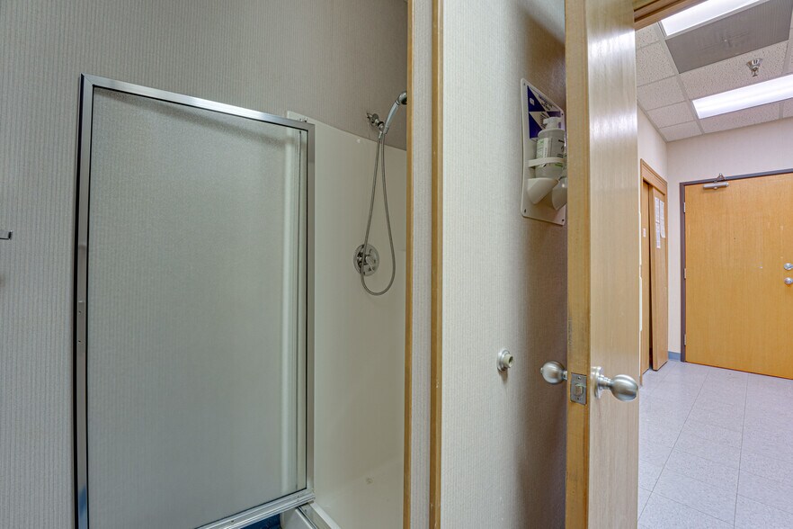 More Photos Of 2909 S Hampton Rd, Dallas Medical For Sale