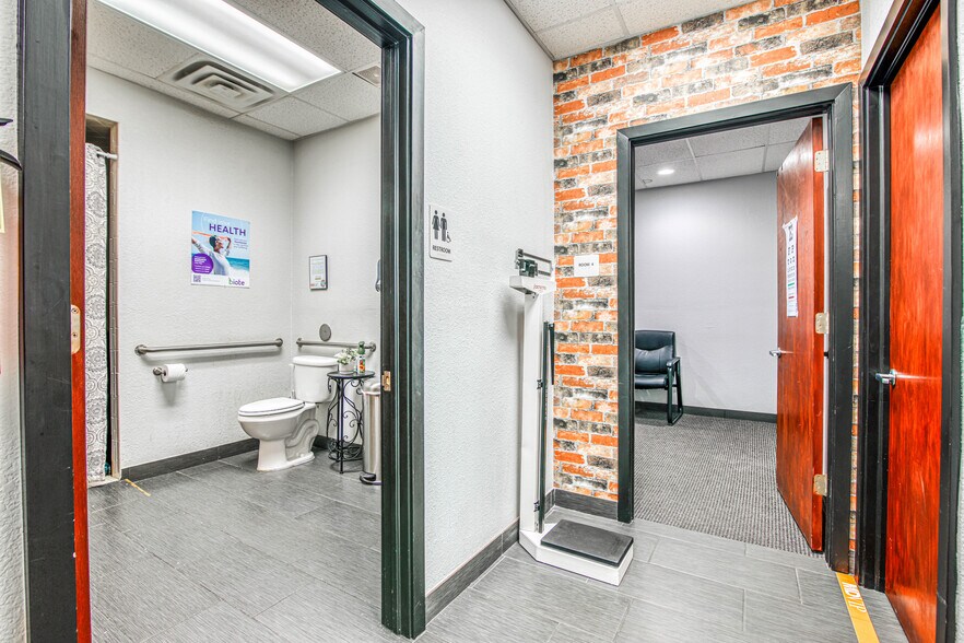 More Photos Of 550 S Mesa Hills Dr, El Paso Medical For Lease